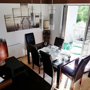 warsaw-king-size-apartment.warsawhotelspoland.com/